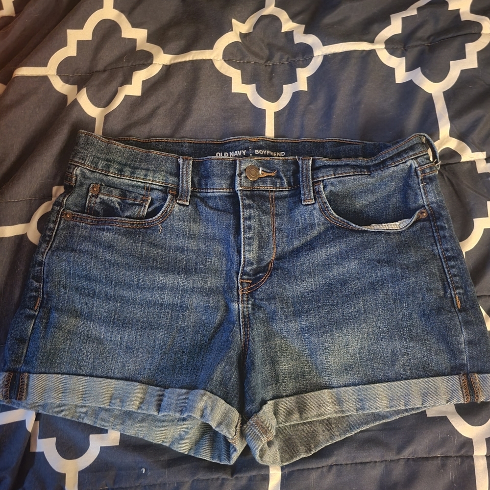 Old navy boyfriend shorts